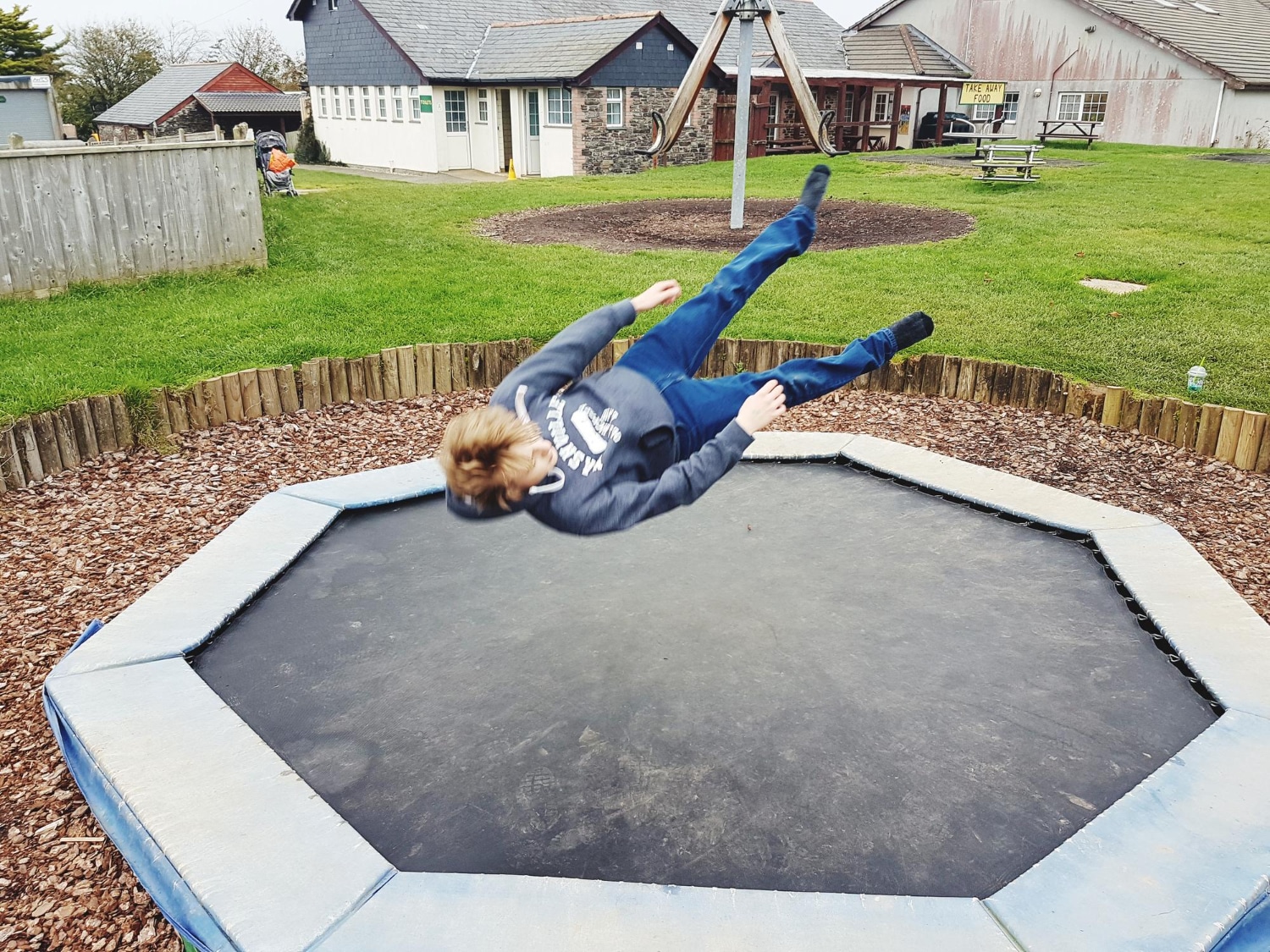 Trampolin til nedgravning Saadan goer du 2